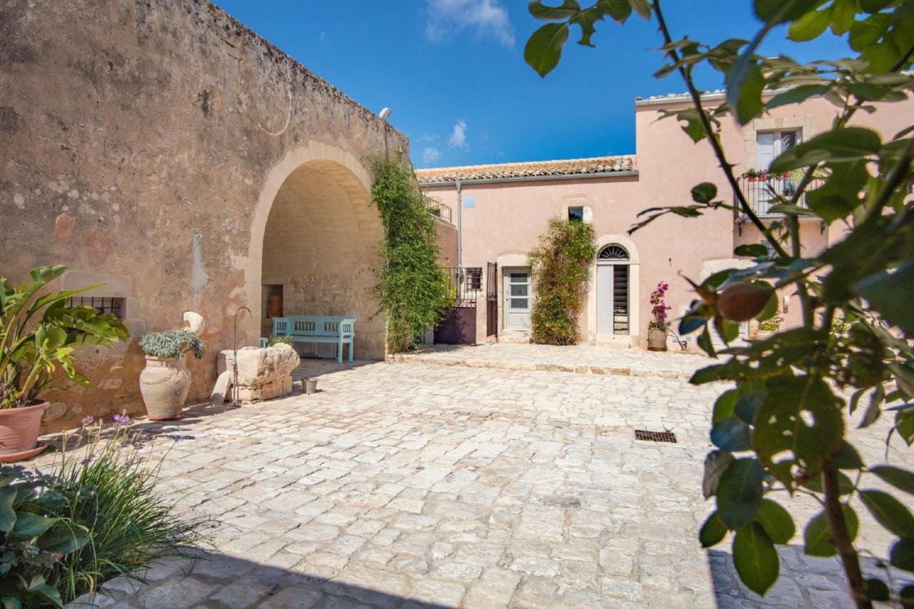 Terre di Cavalusi Relais Guest House Donnafugata Bagian luar foto